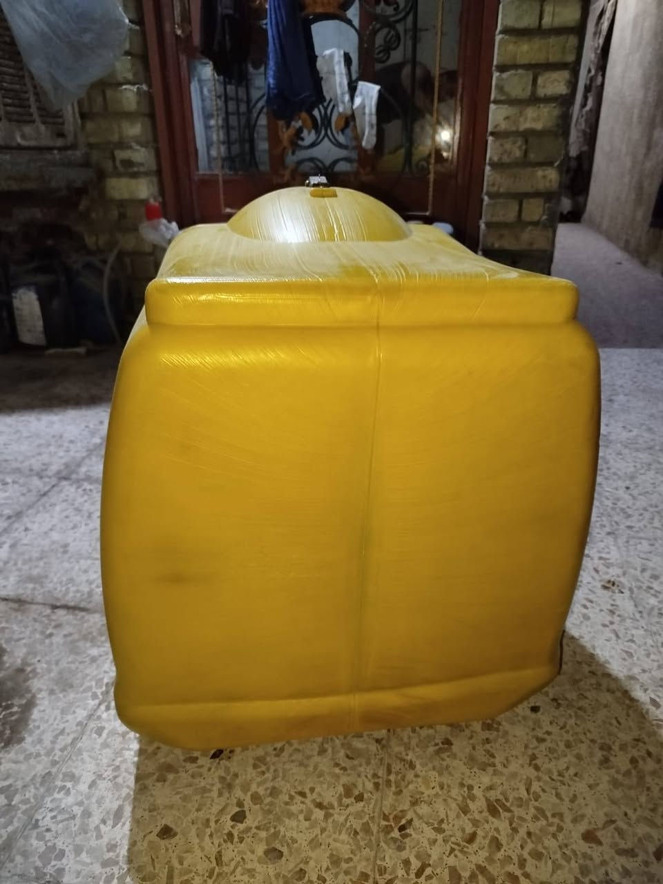 السلام عليكم صندوك مال دلفري للبيع جديد صارله اقل الشهر من اشتريته جديد مثل ما موضح بالصوره الحجم الجبير سعره 40 الف مكاني بغداد البياع رقم الهاتف ***********
