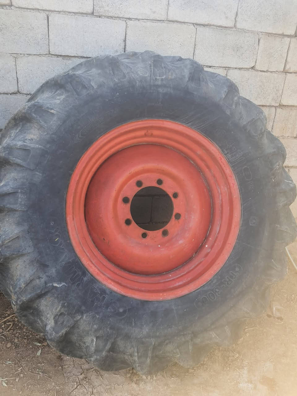 زوج تايرات للبيع  هنه والوياله مالتهن حجم ٣٠ على ١٨ نضيفات المكان ديالى ***********
