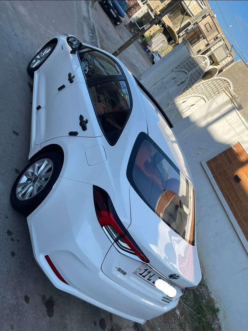 السلام عليكم
تويوتا كورلا 2024 
شكل الخليجي 
داخل احمر
ماشيه 27 الف كيلو
مكفوله من الصبغ 
بيها بارد شي قليل موضحه بالصور 
رقم بغداد تحويل مباشر
السعر 152 وبيها مجال بسيط 
للاتصال ***********ة
مكان السياره بغداد حي الجهاد حي الحسين
