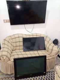 شاشات ٣٢/٤٢/٥٢ • مستعملة • شاشة ٣٢ مكسورة