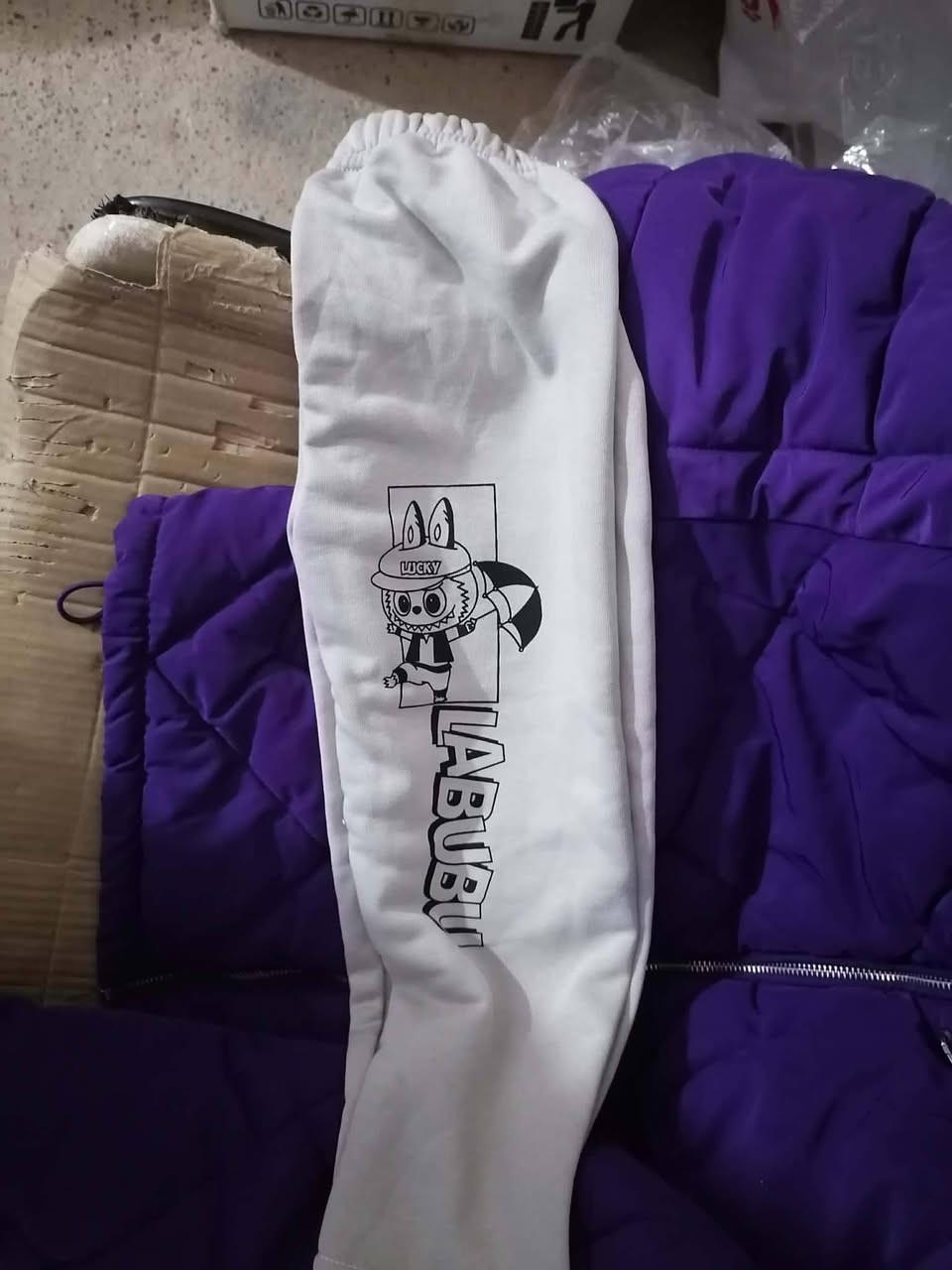 تخفيضات بسعر الجملة
يوجد ملابس رجالي ونسائي،
بالاضافة يتوفر بالة القطعة بالف رجالي ونسائي
الموقع يم دكان بسمان 
محلات حسن العلي الصالح
الرقم ***********
