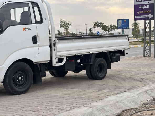 السلام عليكم 
كيا بنكو موديل 2025 للبيع ماشية ١٥ الف مواصفاتها معروفه سياره اخت زيرو مبدل بيها باب الي بصف سايق والبنيد بلادي بدون صبغ فقط تبديل بلاديات تسجيل باسم المشتري وسعر بلاش مكان السيارة الرمادي للتواصل *********** 
سعر ١٤٧ ورقة
