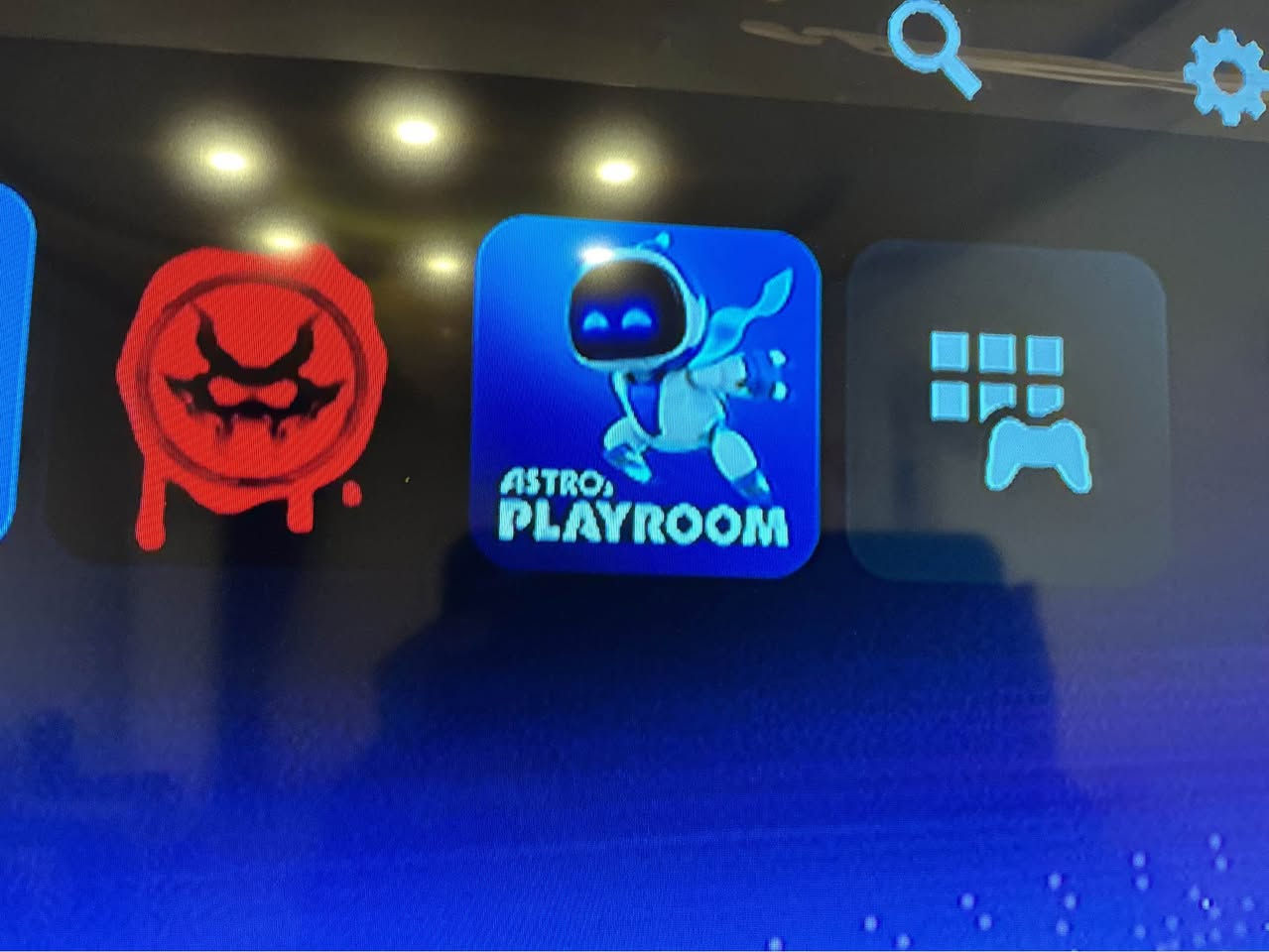 Ps5 فئة slim اهم مواصفاته
يو بي اس اشتريته ب ٧٥ 
جوستيك اضافية اصلية ب ٧٥ اشتريتها
قرص فيفا ٢٣ 
بداخله العاب اشتريتها بنفسي
السعر 950 وبيه مجال قوي للطيبين
مكفول كفالة عامة ما مبدل بي شي ولا مصلح ولا مفتوح على ضمانتي اي شي بي ترجعه

للتواصل والشراء *********** Singapore
