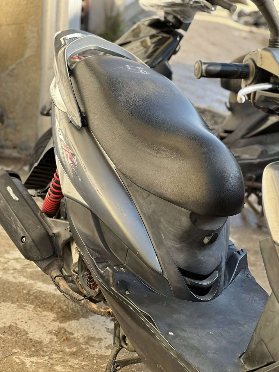 سلام عليكم شباب  ثعالب رنبه للبيع اكرر رنبه مو مال شارع بعدهن علا بانزين الاليابان  دراجات حلوات وشغالات جيب بارتي  وطلع  ثنين كابريتر وحده نوزل 
السوده نوزل مزوده مكينه رياضيه كلجات وصلنصه 
وثنين كابريتر بلاديات  وسعارهن جوه السوك ابيعلك وضمان مكينه مفتوحه كفر تجاري ترجع الدراجه  اسعار ناررر والله جوه السوك اي ستفسار اتصل موجود واتساب ***********
