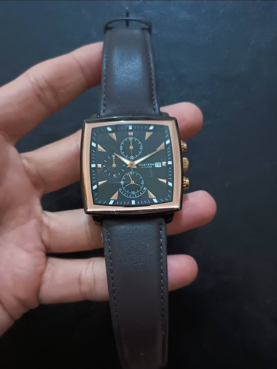 السلام عليكم 
ساعة WESTERN بالة
تتميز بحركة كرونوغراف 
نافذ شهري 
القطر 37
معدن ستيل 
سناتر شغالة
... السعر 60...
موجود توصيل


**إذا كنت صاحب هذا الإعلان وتريد حذفه لأي سبب، رجاءا أرسل رسالة إلى الدعم الفني**