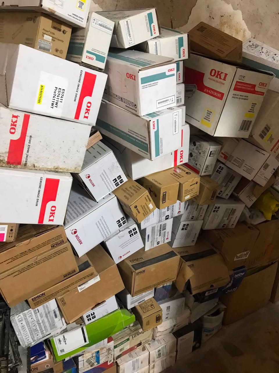 السلام عليكم ..احبار متنوعه بلوتر Epson .احبار OKI للبيع كله الكميه وسعر مناسب للمهتم ..*********** مكاني باب الشرجي قرب ساحه التحرير
