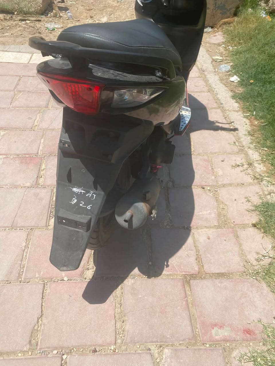 ماكس مضلع برغي ممفتوح بيها السعر ٦٠٠ومجال كلش كلش بسيط دراجه نضيفه بس الشراب يخابر عنوان مجمع الصالحيه
***********
