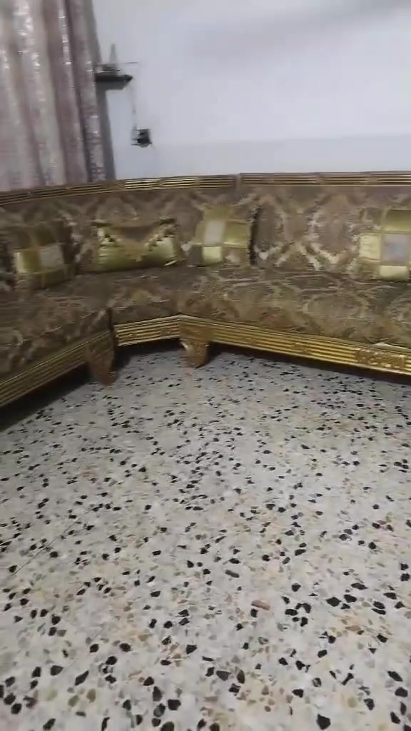 عندي. تخم  ديوان كويتي  سعرهه 800
***********
