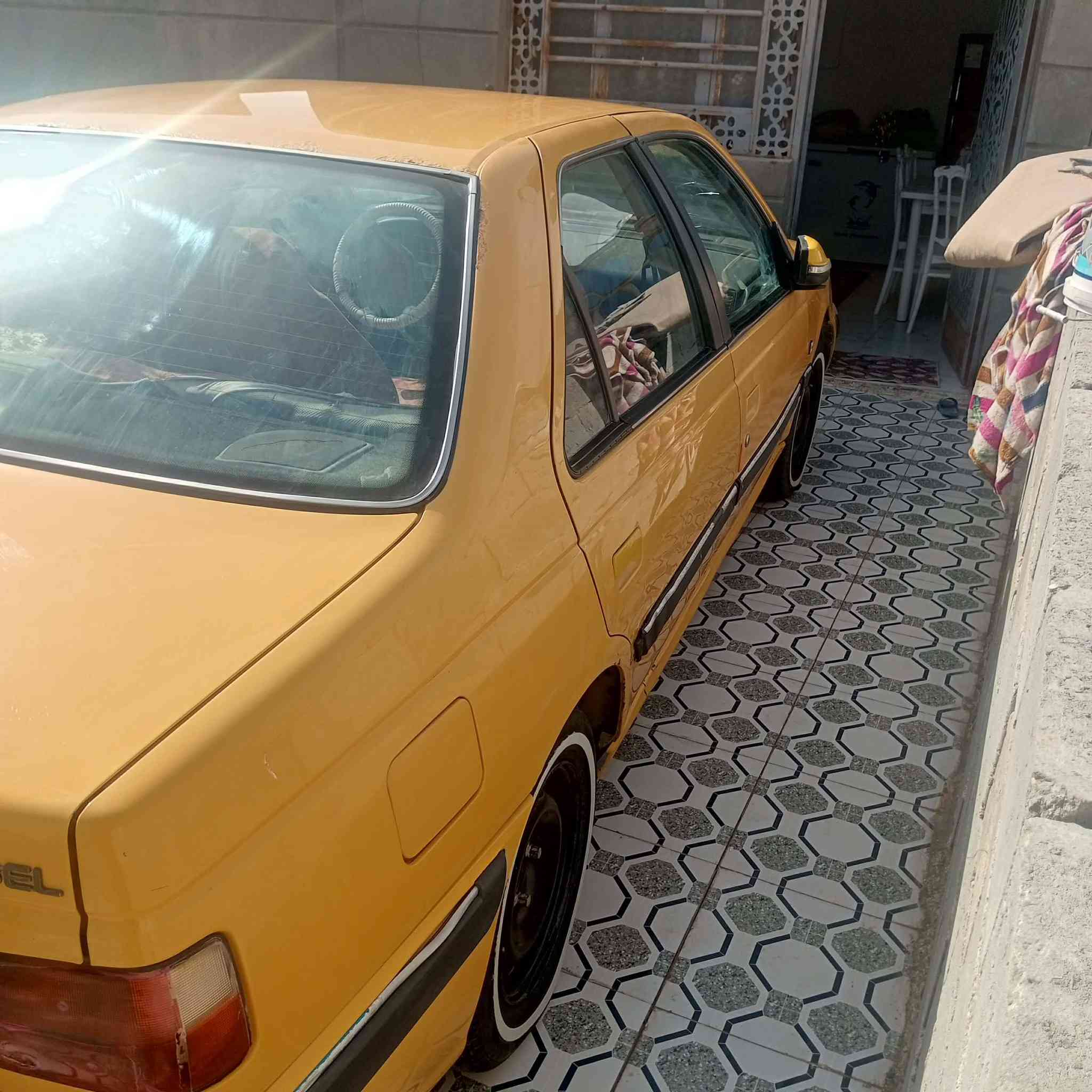 السلام عليكم بيجو بارص للبيع الموديل 15 ثانويه لل 27 سياره كامله جير ومكينه وحداديه وكهربائيات هيئه عليها ورقه وغرامات مطلوبه ورقه سعر 35 وبيها مجال  العنوان الديوانيه حي العسكري.(***********)
