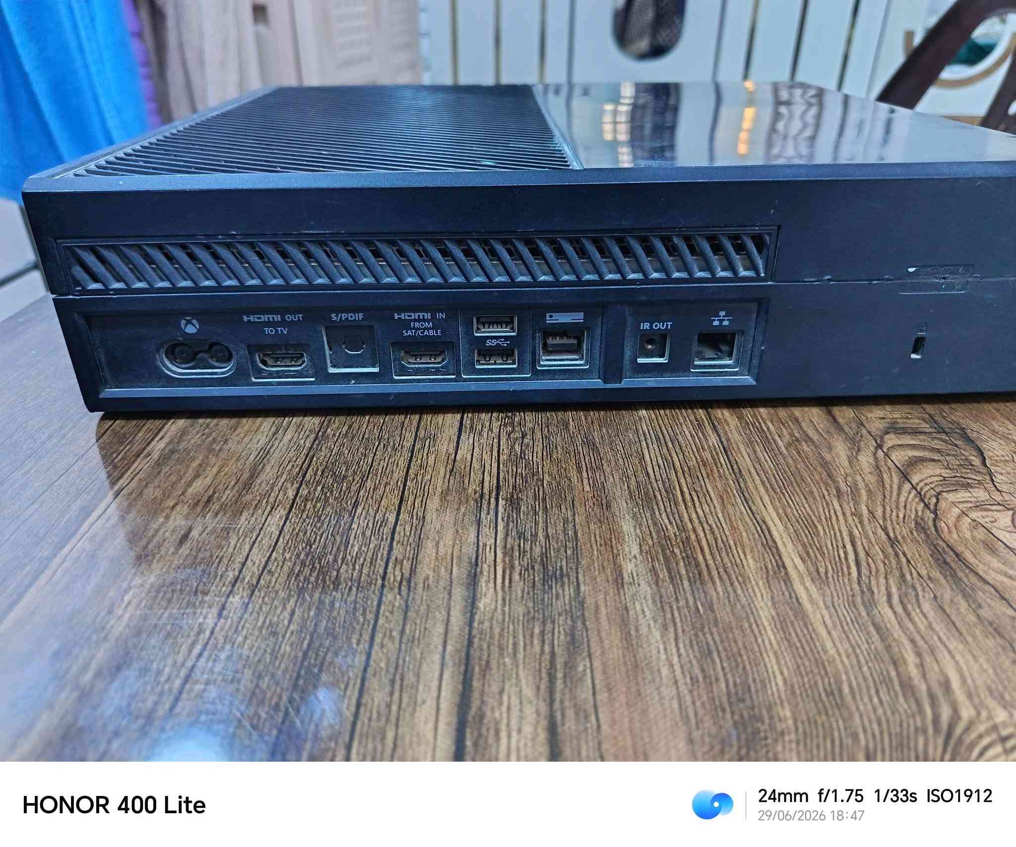 XBOX ONE FAT
⭕ الجهاز نضيف ما بي اي عطل عن الحلال و الحرام شويه مشخط 

⭕ الجهاز حديث و يدعم الاونلاين ( طور لعب الجماعاي ) 

⭕ ياتي مع الجهاز  

🔷 سلك الكهرباء + محول الكهرباء 
🔷 سلك الشاشه (HDMI)
🔷 سلك الانترنت ( ethernet )
🔷 يدة تحكم 

‼️ملاحظة ‼️
يدة التكم فيها عطل بسيط 
العطل : زر LT يضغط من تلقاء نفسه

⭕ سعة التخزين الداخلي للجهاز 500GB ⭕

⭕ الجهاز يشغل العاب الحديثة مثل ⭕

♦️fc (fifa) 26🎮
♦️call of duty bo7🎮 
♦️read dead redemption 2 🎮
♦️Grand theft Auto v 🎮
♦️ fortnite 🎮
♦️e football ( pes ) 26🎮
♦️Forza horizon 5 🎮
♦️cyberpunk 2077 🎮
♦️call of duty warzone 🎮
♦️shadow of the tomb raider🎮 
♦️resident evil village 🎮
♦️ resident evil 3 remake🎮 
♦️Minecraft 🎮

‼️🔥🔥و سيكون هناك خصم على السعر🔥🔥 ‼️

السعر قبل الخصم :  110 الاف
السعر بعد الخصم :  95الف  🔥🔥
بي مجال بسيط 

موقعي : النجف حي النداء 

للاسف لا يوجد توصيل


**إذا كنت صاحب هذا الإعلان وتريد حذفه لأي سبب، رجاءا أرسل رسالة إلى الدعم الفني**
