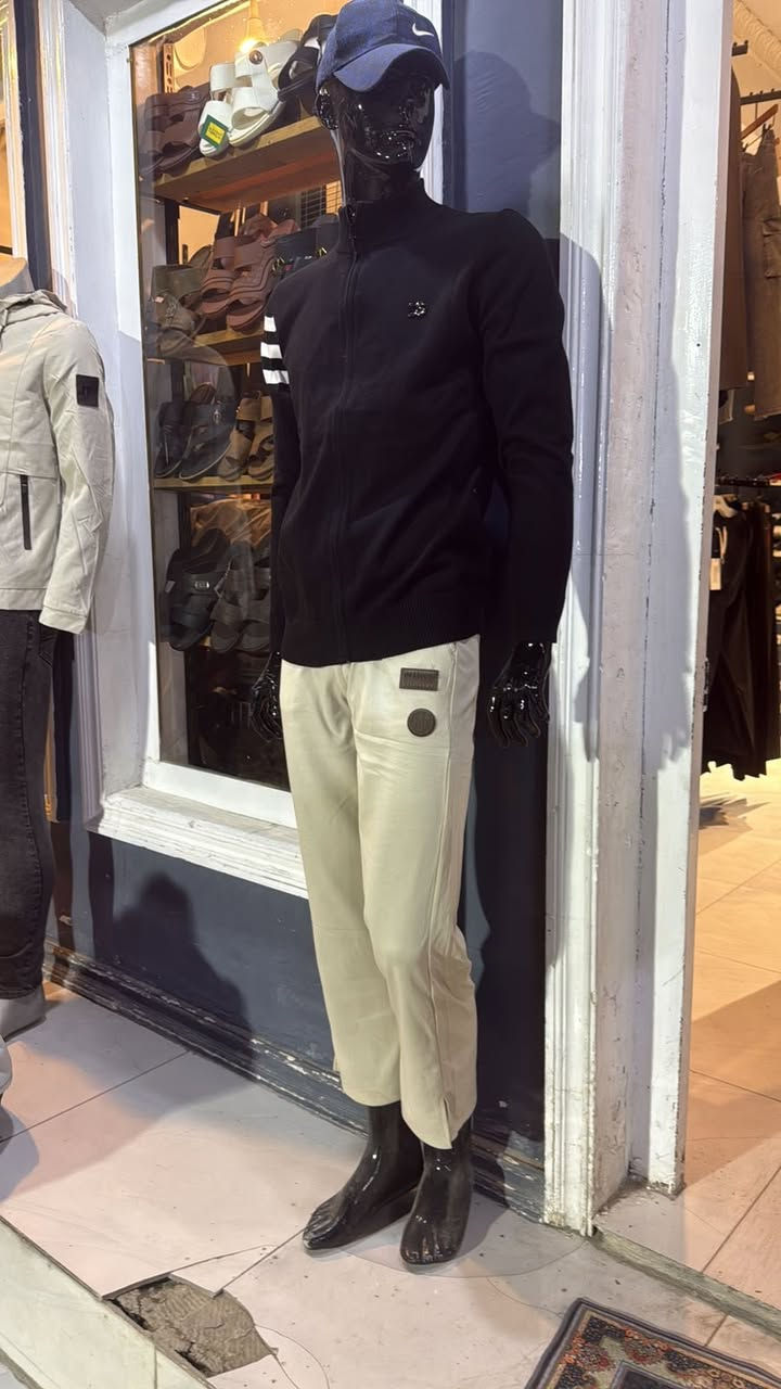 السلام عليكم
محل كامل بجميع اغراضه مثل 
مليكانات رجاليه عدد٤ 
تعاليك بديات وتراكات وبناطير 
ستاندات عدد٣ سراوين 
كرسي دوار جلد 
سكك
بواري 
ايي.ديكور كامل يخص التعاليك 
البضاعه المتوفره بالمحل 
بناطير جينز 
بجايم 
بديات شتائي وصيفي 
تراكات صيفي 
برمودات 
قماصل 
للبيع جميع القطع المتوفره داخل المحل بيعه كامله 

عنوان المحل: بغداد الشعله مدخل شارع ٦٠ ثالث عماره على اليسار متجر RSS 
رقم الهاتف:***********
