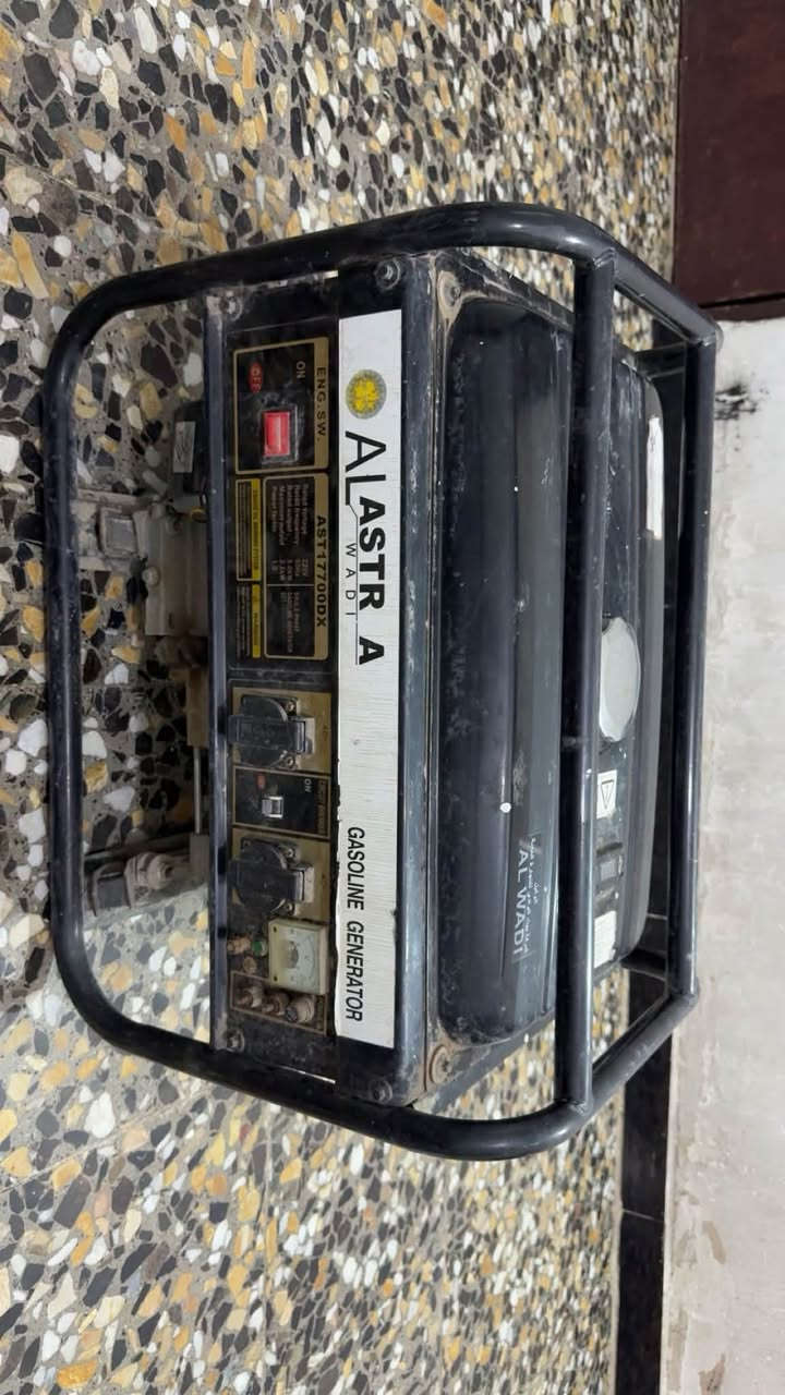 السلام عليكم عندي مولده للبيع نوع السترا 2.5kv
10 امبيرات سعرها400 وبيها مجال وما مستخدمه للتواصل وتساب ***********
