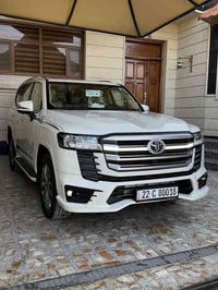 للبيع لاندكروز موديل  2023 GXR لمتتد أبواب شفط رقم مميز  سيارة ساز مكف...