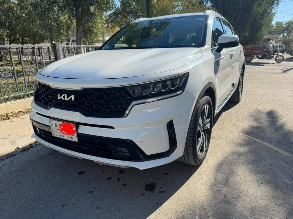 للبيع كيا سورنتو خليجي موديل ٢٠٢٣ كفاله عامه من الصبغ  بيه بارد قليل بخشم جاملغ الأمامي. 
المواصفات //
حجم المحرك ٦ سلندر@@ ٧ راكب @@ ٣ قطع تبريد @@ بصمة تشغيل وأبواب @@ تشغيل عن بعد @@ شاشة كامرة خلفية @@ كير ماوس@@ هند بريك بصمة @@ حساسات أمامية وخلفية @@ كشنات كهرباء @@ ويل كروم ١٩ @@لايتات عدسات زنون@@ اشاير بالمري ومري قلاب@@ شحن واير ليس@@ بردات خلفية بلاد @@ اوتو هولد@@ 
السيارة جديدة جدأ وجاهزة مابيه اي نقص الكشنات والأبواب والارضية مغلفة 
رقم بغداد بأسمي تحويل مباشر السعر ٢٧٦$ وبيه مجال للاتصال ***********
