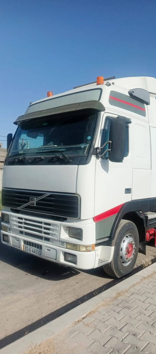 سلام عليكم 

فالفوووو موديل 2002 حجمه 460 كير عادي 3/3 سنوية بعد 6 اشهر طوناج ساقط جي بي س  تصريح كامل تانكي محمول دنكيرة 14 حمولته مكيل 36 سنكل بلادي سياره تخم تاير جاهزة لشغل الاستفسار ع الرقم ***********

