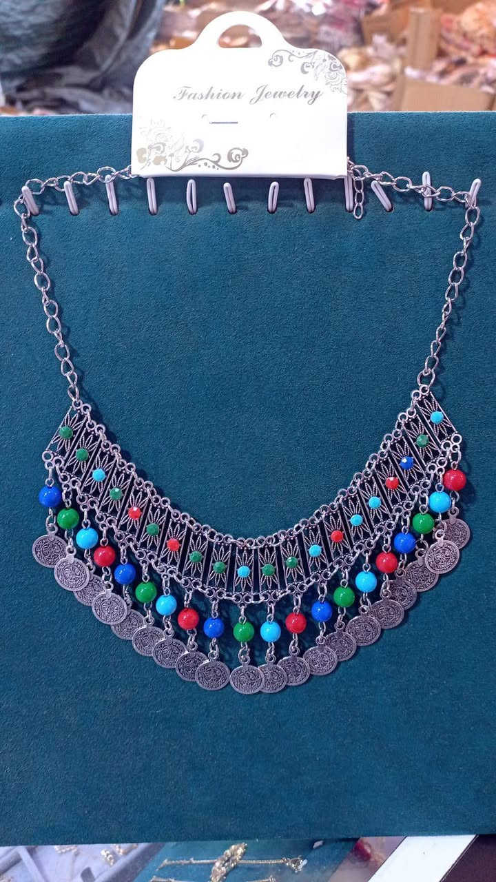 ✨ تألقي بلمسة أمازيغية أصيلة تجمع بين الجمال والتراث في قطعة واحدة. 💙❤️💚
💎 عقد مميز بتفاصيله الراقية وألوانه الزاهية، يزيد إطلالتك سحراً وأناقة في كل مناسبة.
📩 للطلب والاستفسار مرحباً بكم في الخاص. 🌹 تابعوا الصفحة لاكتشاف جديد الإكسسوارات والمنتجات اليدوية


**إذا كنت صاحب هذا الإعلان وتريد حذفه لأي سبب، رجاءا أرسل رسالة إلى الدعم الفني**