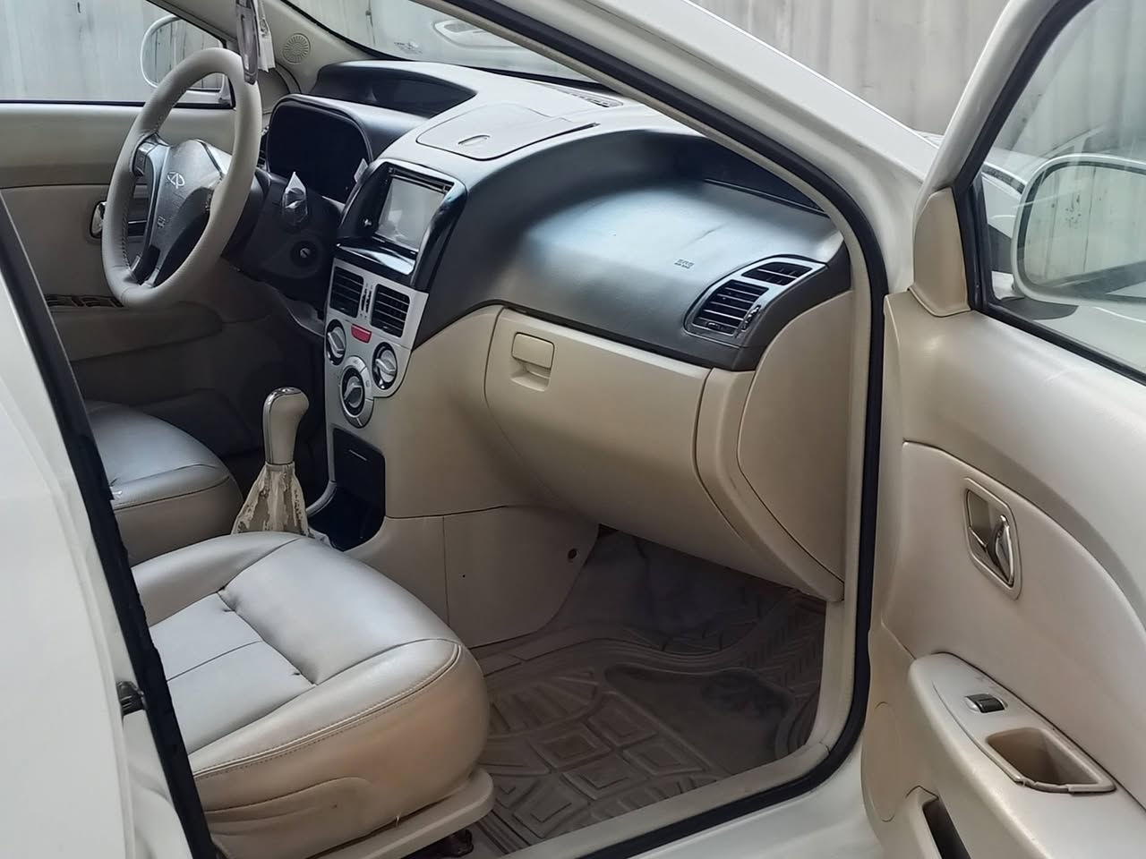 شيري فلاوين 2013
مكفوله بدون صبغ محرك وكير وتبريد وصدر وكهربائيات
كله مكفول سياره ناعمه وخاليه من النقص سعره 52ورقه
رقم بغداد دولي للاستفسار ***********
