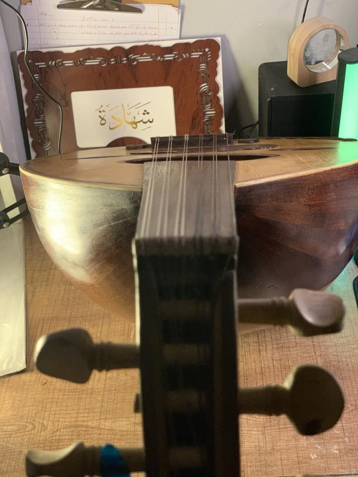 السلام عليكم
عود عراقي  للبيع 
 صناعة سنان سمير

الظهر جوز
الوجة سيدار
المفاتيح نارنج
العود جديد ومابي خلل صوتة يخل 
الملحقات ريشة عدد اثنين
وجنطة جلد 
للأستفسار الاتصال على ***********
او واتساب
