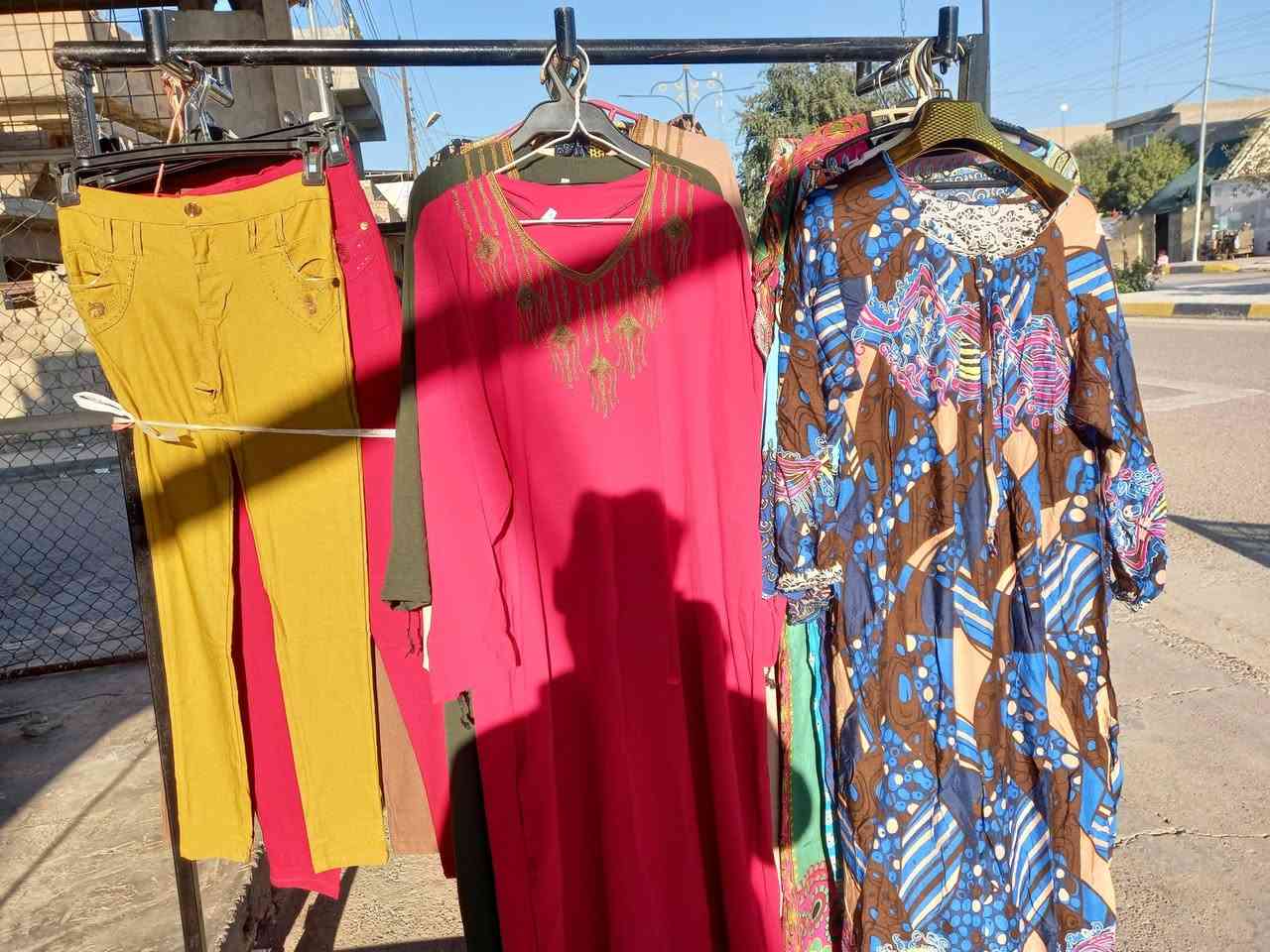 عرض خاص 
شهر رمضان وقرب عيد الفطر المبارك تفليش الاسعار فساتين وقمصان نسائية وبنطلونات قماش كوباي وجلد وكتان مطاط وبكافة الالوان والأحجام سعر القطعة ٥٠٠٠ الاف  دينار فقط زورونا ستجدون مايسركم قضاء بلد شارع الأمير مقابل بيت وعيادة الدكتور الجراح قاسم حاتم القيسي ويتوفر توصيل قضاء بلد وكافة المحافظات للتواصل الاتصال واتساب 
***********
تابعوا التعليقات 🤔
