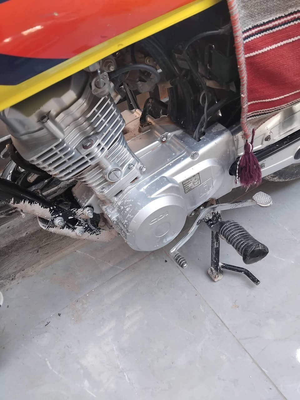 سلام عليكم شباب دراجه لبيع مديل 25وراق سكنر مكان نجف مجمع بيتي بل نداء سعر 600و50وبيه مجال لطيبين هاذه رقمي ***********
