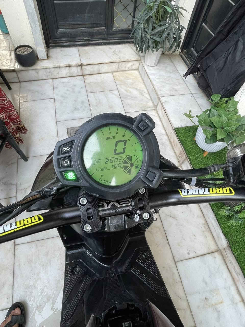 السلام عليكم للبيع جبلي الدراجه بحالت { الوكاله } بوشه (58) بلادي ستيرن رياضي سلف رياضي الدراجه جديده بمعانه الكلمه شلعه ومعدل تخبل نص نكره سلف عداد 7 ألوان تايرات جدد  دبلات شغاله كفرات البلاديات السعر 800 وبيها مجال *********** بغداد الكريعات
