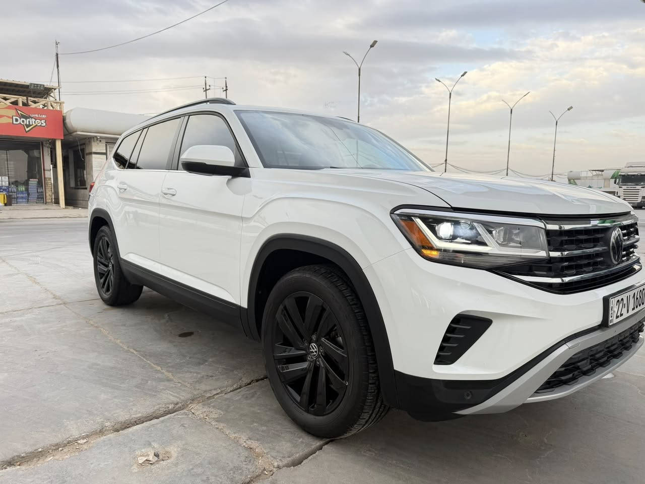 السلام  عليكم ورحمة الله وبركاته
‏‎‏‎       ——— لـلـبـيع  ———

فولكس واگن اطلس — Volkswagen Atlas

‏‎‏‎وراد أمريكي.     —    

‏‎‏‎الموديل           — 2023

فئة.                 — SE /4WD … فاملي 

حجم المكينه   — 3600/ V6

‏‎‏‎اللون               —ابيض 

‏‎‏‎المسافه المقطوعه — 60 الف 

‏‎‏‎حاله السياره. —  ( صور الحادث داخل المنشور   )  

‏‎‏‎المواصفات 
‏‎‏‎- بصمة تشغيل 
‏‎‏‎- بصمة أبواب 
‏‎‏‎-تشغيل عن بعد 
‏‎‏‎-ترحيب عند الاقتراب 
‏‎‏‎-كشنات جلد 
‏‎‏‎- رادار جانبي 
- شاشه ديجتال 
-اشاره بالمرايه 
-حساس امامي خلفي 
-شحن وايرلس
-بردات خلفيه 
‏‎‏‎-رادار امامي 
‏‎- رادار خلفي 
‏‎‏‎- شاشه كبيره تدعم نظام الأبل كار باي ونظام الاندرويد 
‏‎-تدفئة ستيرن
-فتحت سقف بانوراما 
‏‎-دبل اكسل 
‏‎-اوتو هولد 
‏‎-اوتو ستوب 
‏‎-هندبريك بصمه 
‏‎-٧وضعيات قياده 
‏‎‏‎-كشنات تدفئة 
‏‎‏‎- ستيرن بحركه كهربائيه 
‏‎‏‎- تبريد مركزي 
‏‎‏‎- بگ لايت LED 
‏‎-صندوق كهربائي 
‏‎‏‎-كرسي السايق بحركة كهربائيه 
‏‎‏‎-تحكم ستيرن جهتين 
‏‎‏‎-تحديد سرعه 
‏‎‏‎-مانع انزلاق 
‏‎‏‎-ليد نهاري
‏‎‏‎-كامره خلفيه دواره 
‏‎‏‎باقي المواصفات المعروفه 

‏‎‏‎السعر            — 325ورقه 

‏‎‏‎رقم السياره    — اربيل   

‏‎‏‎موقع  السياره — بغداد 

‏‎‏‎للأستفسار اتصال فقط   ***********

