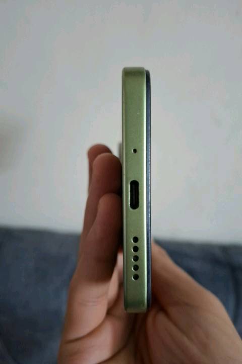 جهاز ريدمي c14 مستعمل شهر واحد للبيع 
مع كيبل تايبسي فقط  من دون باكيت 