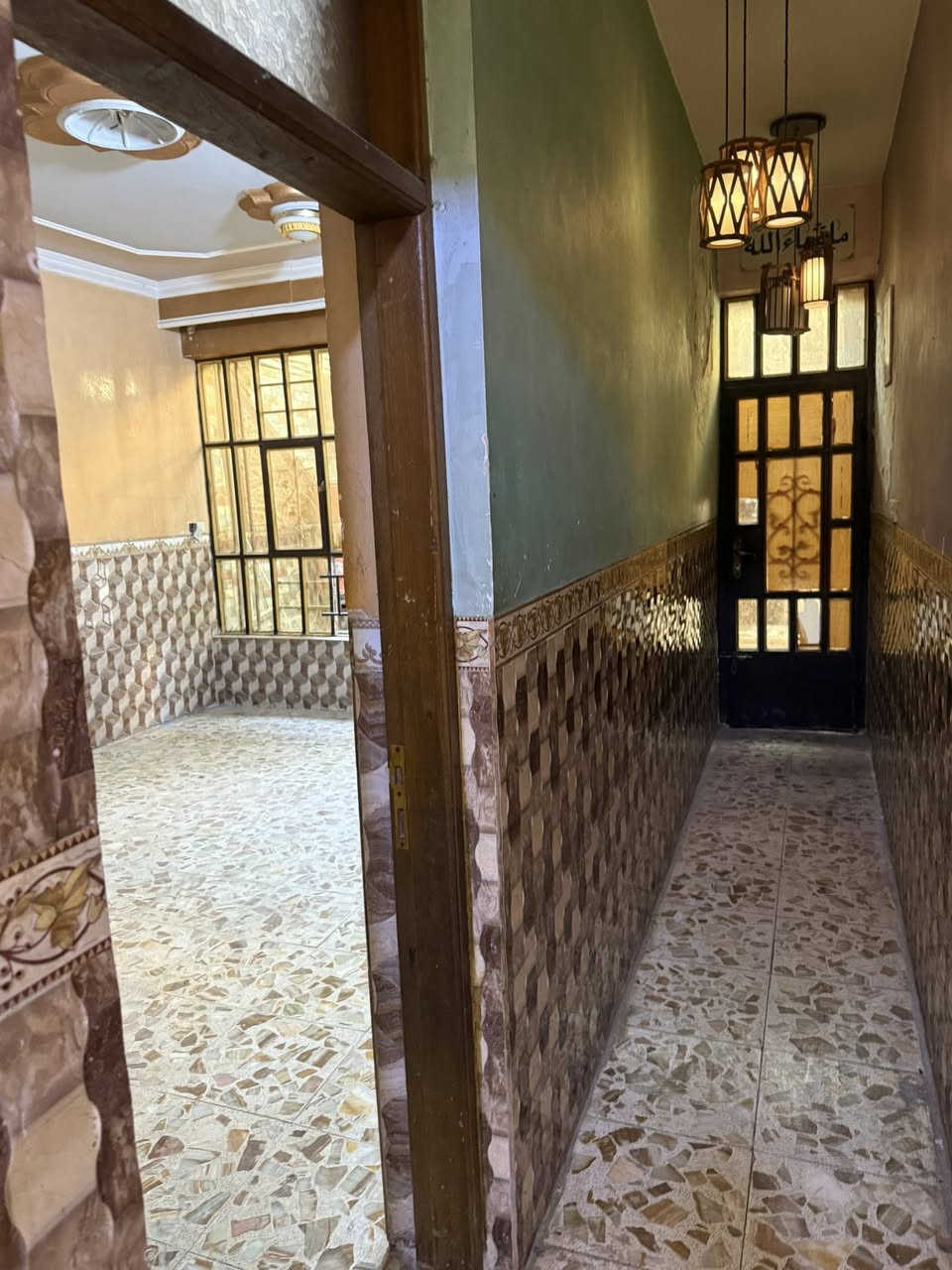 للإيجار مشتمل مساحة أكثر من ٥٠ م بناء حديث يحتوي على
ط١ / أستقبال + حولي مطبخ + صحيات 

ط٢ / غرفتين نوم + بيتونة 

العنوان / الشعب مقابل سوق ال ٤٠٠٠ الاف المنطقة الزراعية

للاستفسار الاتصال / *********** مكتب الكرار للعقار
