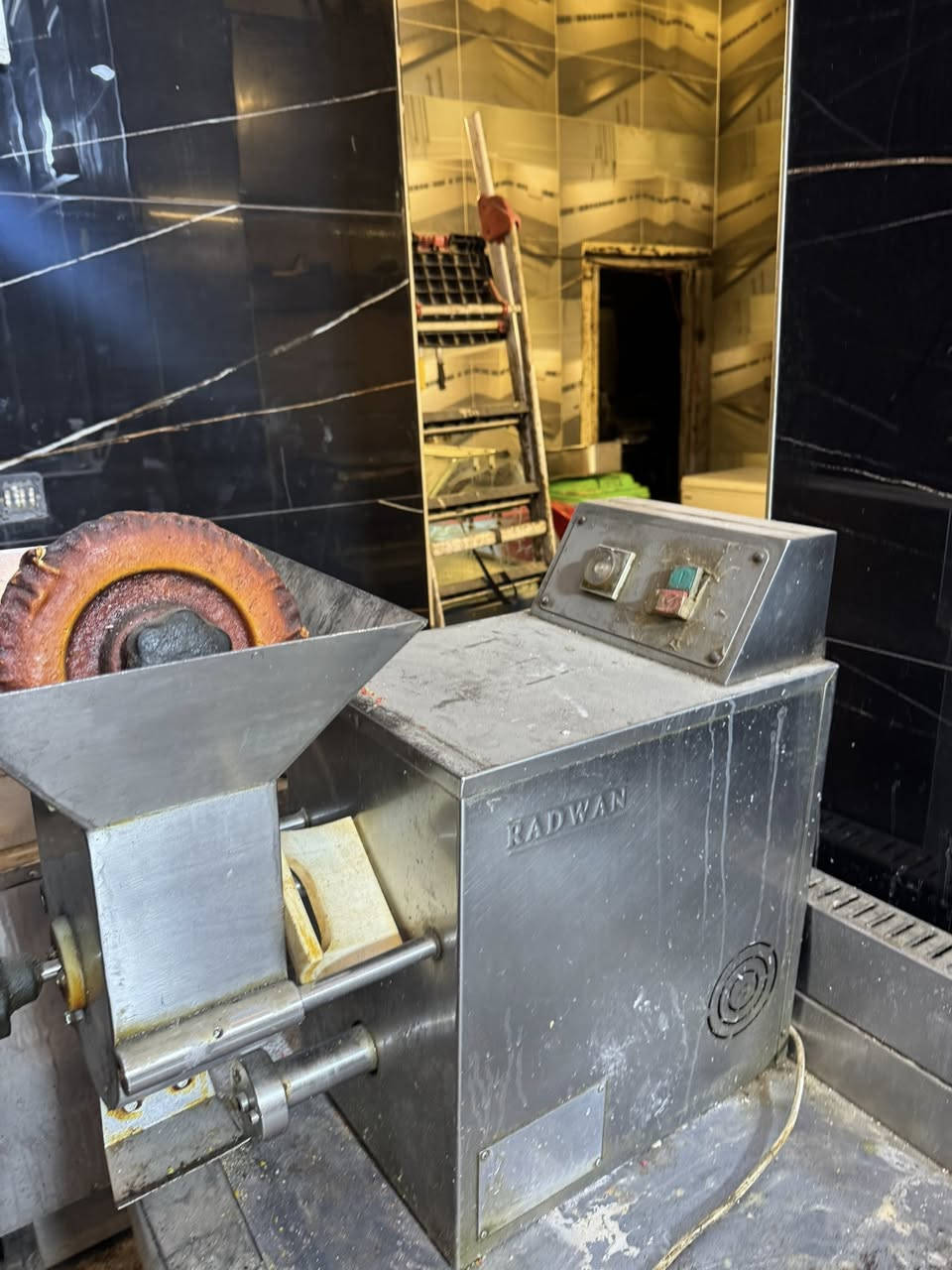 ‏السلام عليكم ورحمة الله وبركاته
‏أغراض مطعم للبيع درجة أولى العنوان البلديات
‏للاستفسار مراسلة الصفحة أو الاتصال
‏***********
