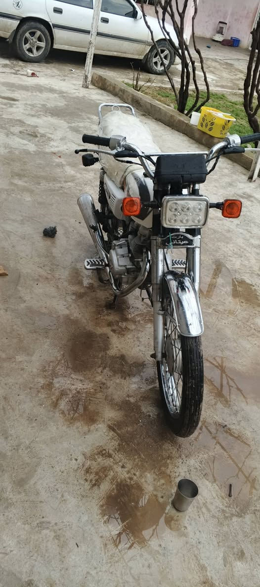 السلام عليكم ماطور للبيع بارت نضيف كلشي شقال السعر 375 رقم الهاتف ***********
