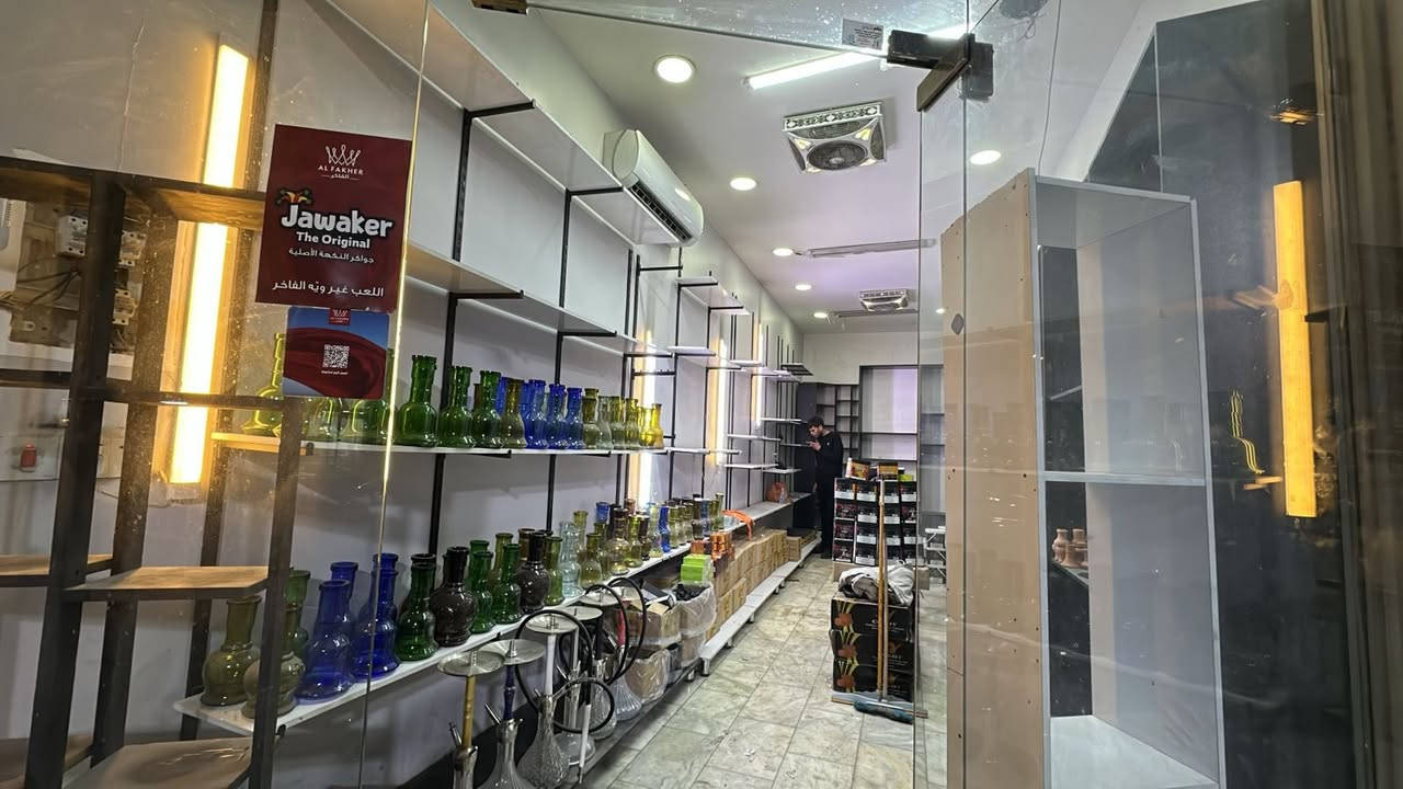 سلام عليكم رفوف محل كامل تجهيز كامل مال محل رفوف الله شاهد فصلتهن احسن نوعيه النضافه 90%   عدد الرفوف 13 مع قطع يندكن بل جدار السعر 750  وبيهن مجال العنوان بغداد مشتل كراج بعقوبة الرقم ***********
