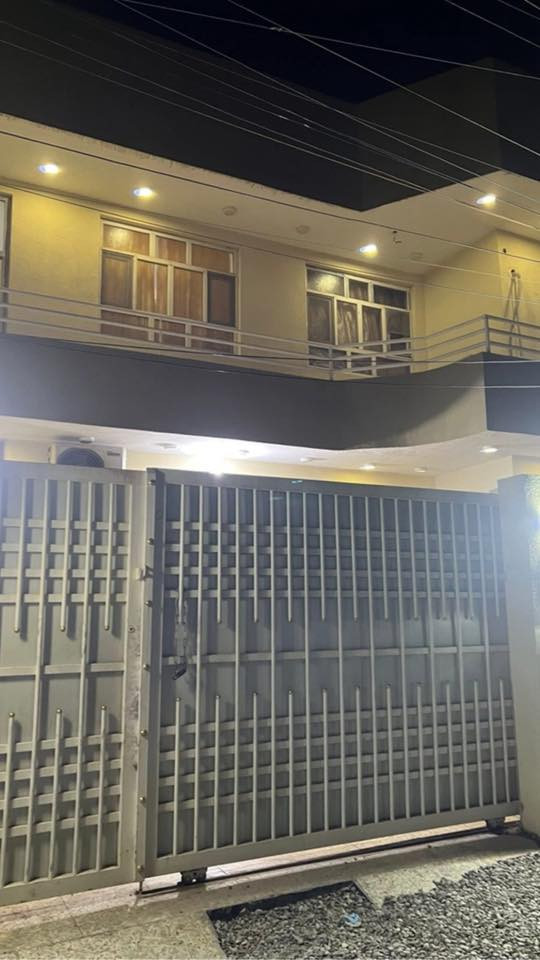 السلام عليكم.

***********

 

للبيع بيت ف بغداد الراشدية مركز الناحية المراسمة.  مساحة 200 م واجه 12 م

طابو زراعي سند 25

واجه 12 م فية  5 غرف نوم     نظام اسويت    استقبال 8X4 صاله كبيرة مطبخ حار بارد     تفاصيل اكثر داخل الفديوو

***********
