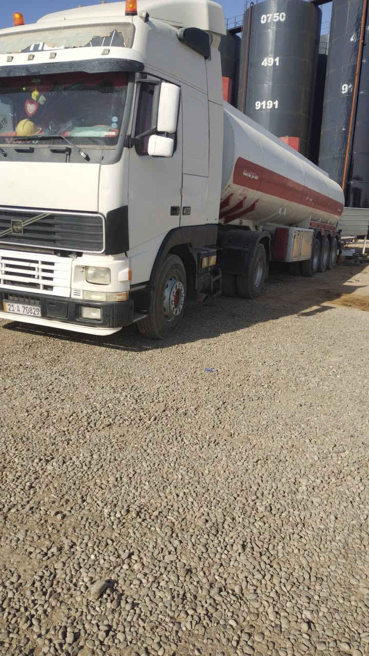 السلام عليكم
للبيع ڤولڤو FH 420 موديل 2002 گير عادي 
محرك گير اكسل شاصي شرط تانكي سبرنك بايلر كهرباء  جي بي اس طوناج تسريح امني جديد السعر 245 رقم الهاتف   ***********
