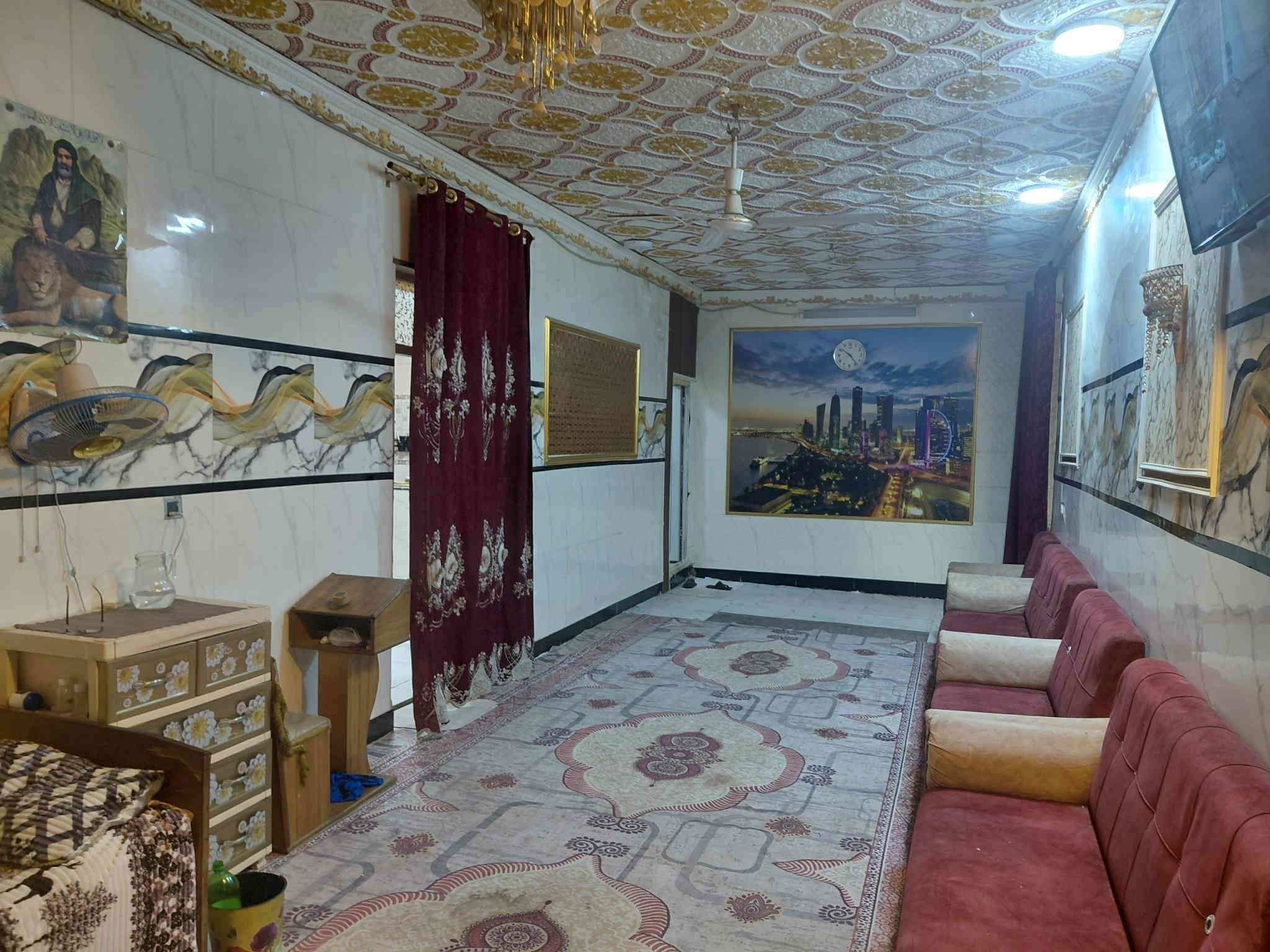 دار للبيع 145متر حي ميسان مقابيل جامعه الأمام الصادق خلف مطعم سيد عدنان الجديد على ساحه دولان 2متر مطلوب صندوق الاسكان 210الشهر السعر الكلي 185 قريب على الشارع تجاري ***********
الطابق الاول استقبال ومطبخ وصاله وحمام ومكشوفه 
الطابق الثاني 2غرفه وصاله وحمام وبيتونه
وغرفه بالطابق الثالث
