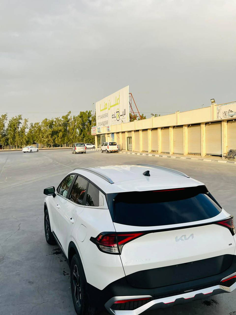 السلام عليكم
كيا سبورتج  ٢٤
بدون رقم باسمي ماشيه ٣٦ 
مواصفات سويج 
بدون ارباك بدون صبغ فقط مكانات بارد 
وبيه باب الصدر مبدله نفس الون 
سايد بريك بصمه 
كشن تدفئه 
كامره عند المسار خزن
تحديد مسار 
رادار امامي خلفي 
سياره جديده بعنه الكلمه 
السعر ١٧٨ وبيه مجال وترهم مراوس بقل 

مكان السيارة بغداد الكرادة مريم
***********
***********
