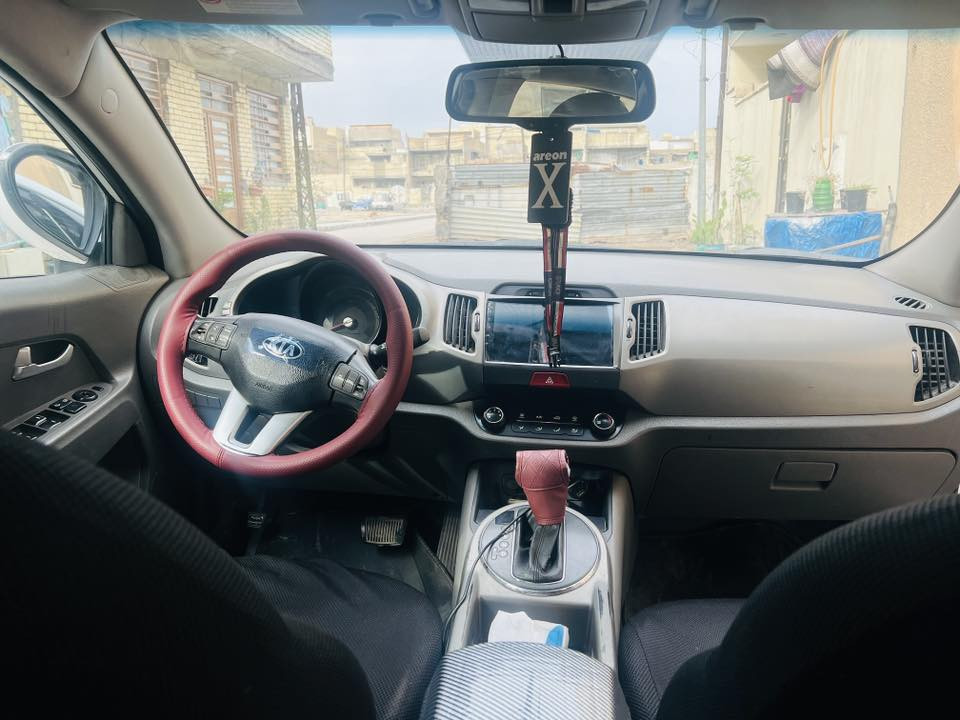 السلام عليكم كياسبورتج خليجي2011سياره حلوه
رقم بغداد بسمي سنويه حد 2029 يله تنتهي 
محرك وكير خير من الله 
صبغ جاملغ وبنيد موضح بلسونار
محرك  2000 دوش
تبريد ثلج منضومه جديده
كروز تحكم سرعه
مري شفط
شاشه كار بلي
منظومه زنون
تحكم ستيرن جهتين
حاكيه بلوتوث
مكان سياره بغداد السعر125 مجال بسيط اخوان للستفسار رقم صاحب سياره *********** وات ساب متواجد
