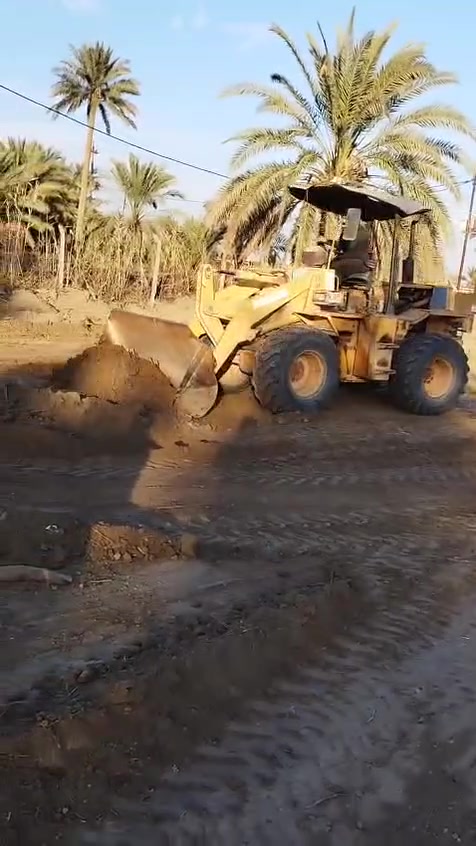 السلام عليكم
شفل كوميكو للبيع حجم 40
جاهز للعمل تايرات جديده 
محرك نيسان 110
اربعه اسلندر 
موديل 91 رقم نجف 
السعر 100
للاتصال 
***********
