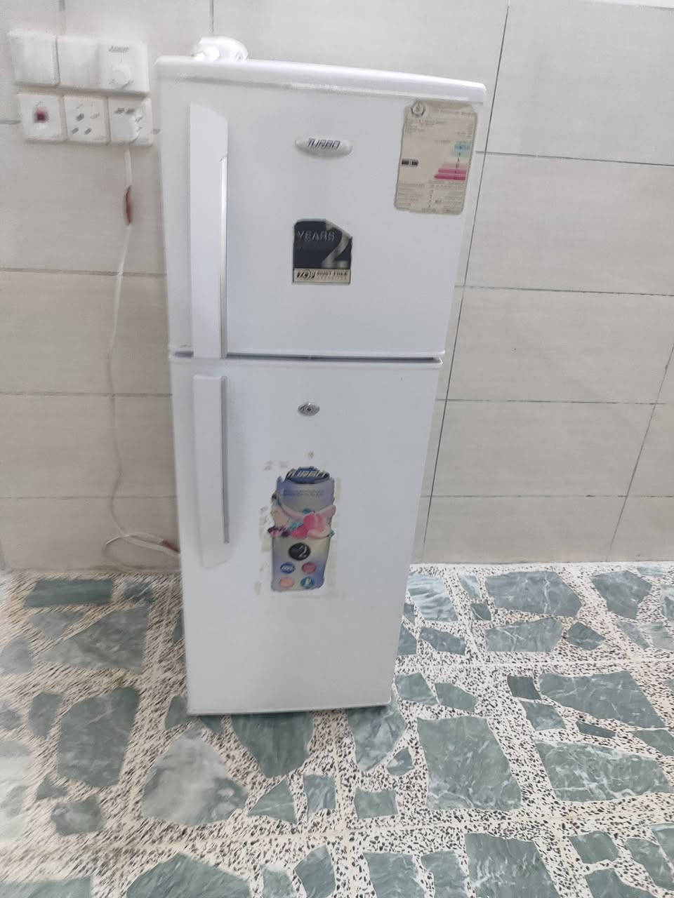 السلام عليكم  ثلاجه  نظيفة ابلاديه  السعر 125 الفلوجه  ***********
