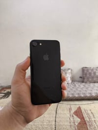 آيفون 7 • ١٢٨ • الموصل الايسر