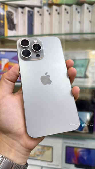 سلام عليكم للبيع فقط ايفون 15 برو مكاس 📱
ضمان ماستر تلفون نضافه 100/100 مغلف PPF حمايه 
بطاريه 87 ذاكره 256 كل ملحقاته ويا 
الون تيتانيوم السعر 1150 مكاني بغداد الشعب  ***********
