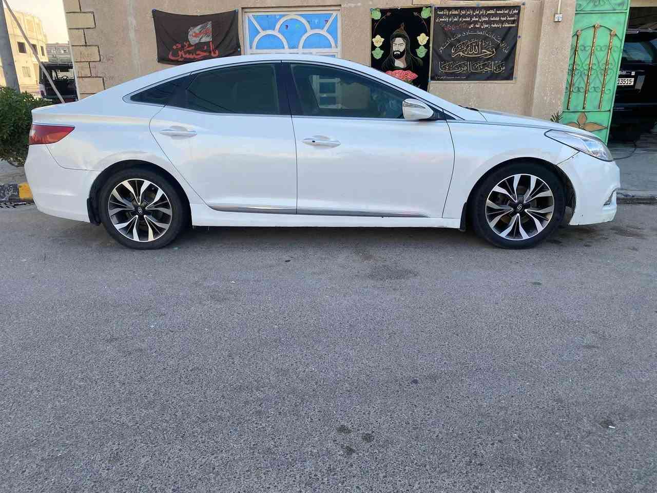للبيع هونداي ازيرا2014
فول مواصفات وارد خليجي (كفاله عامه)فقط باردقليل

مكينة3300 6سلندر ماتصرف نهائياً مسوي ادامة كاملة للمكينة وبلكات جديدة وكلشي

رقم بصره دولي (باسمي) 

المواصفات.:

.بصمه

.بصمه ابواب

.بنوراما فتح سلايت
مرايات شفط

.كشنات كهربائي
تبريد امامي وخلفي
ويل كب جديد بلاد وتخم تاير

حدادة توني مسوية جديدة
سيارة جاهزة من كلشي ماتخسر عليه ربع دينار
السعر 125 بيه مجال قليل
رقم الهاتف:
***********
***********متوفر واتساب
