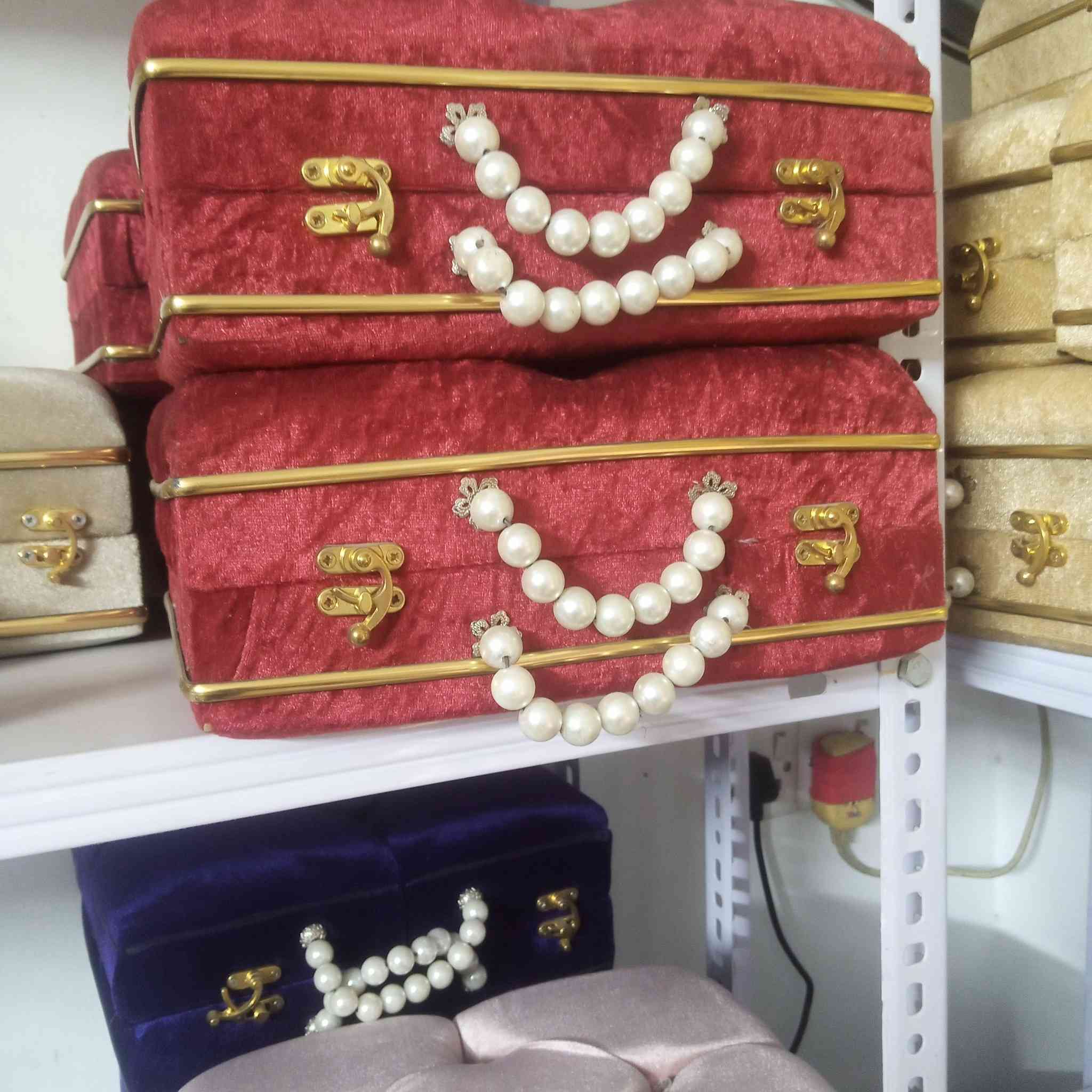 تحياتي للجميع تصفية مخزن هذه الصور للاتصال ***********
