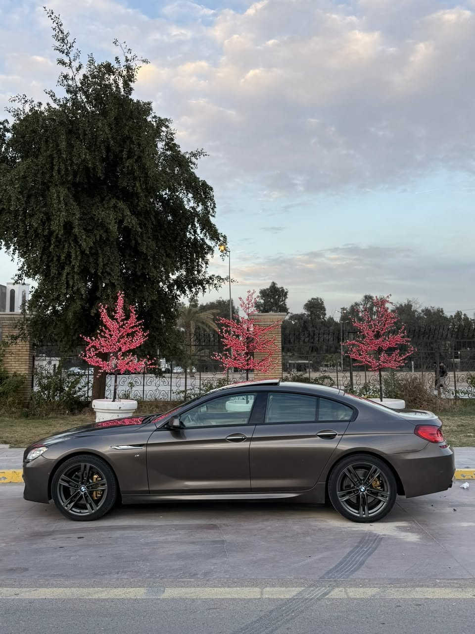 السلام عليكم 
  
2015 BMW 640i Mpackage 
 🚀Twin power turboمحرك 3.0 
خليجية وكالة العروش جديدة جداً بحالة الوكالة محرك وكير شرط مامفتوحات وكفالة
بدون اي ضربه وصبغ عدا كلير شبر بلبنيد سونار موجود 
السياره فول مواصفات
بانوراما 
رادار نقطه عمياء
دركة M
ستيرن كهرباء 
كشنات جلد منفصل وخزن ومساج 
لايت داينمك وحساس مطر 
كامرات واصطفاف ذاتي 
وضعيات قيادة 3 سبورت ايكو كونفورت 
هاند بريك بصمة 
بوب 4 شفط ومري شفط
بردات خلفية كهرباء بلادي 
وبعد بيها ناسيهن
السيارة سيرفس كامل صفر مسج ومابيها اي نقص من صدر وطسه ومنظومة بانزين وتبريد

سعر السيارة 21800$ 
وماعتقد اكو هيج نظافة وسعر بهذا الحجم والي ميعجبة البوست يعبره بدون كلام جانبي رجاءاً 🤎
مكاني بغداد هذا رقمي ***********
*********** الثاني
