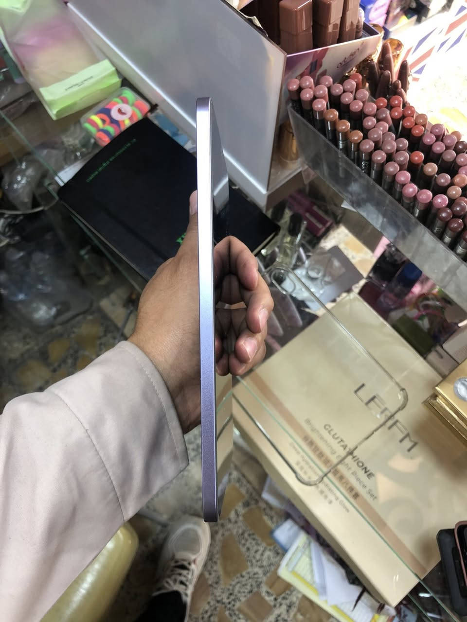 السلام عليكم
ايباد مني الجيل السادس 
جهاز نظيف 
أستخدام قليل 
ذاكرة 256
ملحقاته كاملة ( شاحنة اصلية / كفر هدية )
ملاحظة :  ( بدون كارتونة )
السعر 350 بي مجال بسيط 
رقم التلفون / ***********
العنوان / بغداد الجديدة
