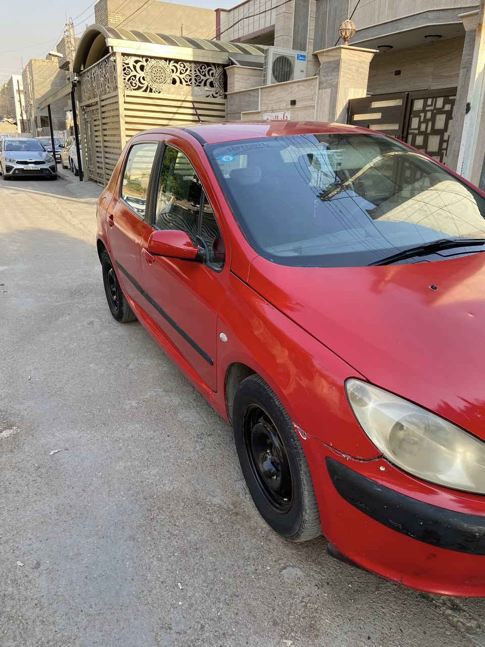 السلام عليكم بيجو فرنسي 307 موديل 2005 رقم بغداد إنكليزي باسمي السنوية لغاية 2030 السيارة محرك كير نظيفات تبريد شغال مصبوغة عام للجمالية بيه ضربة بحافة الجاملغ خلف السائق صدره الأمامي مبدل قبل فترة الخلفي تعبان بيه باتري جديد منضومة بانزين جديدة غرفته نضيفة بكلايتات وياه جدد ممشدودات السعر 48 وبيه مجال 
العنوان بغداد حي العامل رقم الهاتف *********** بي واتساب
