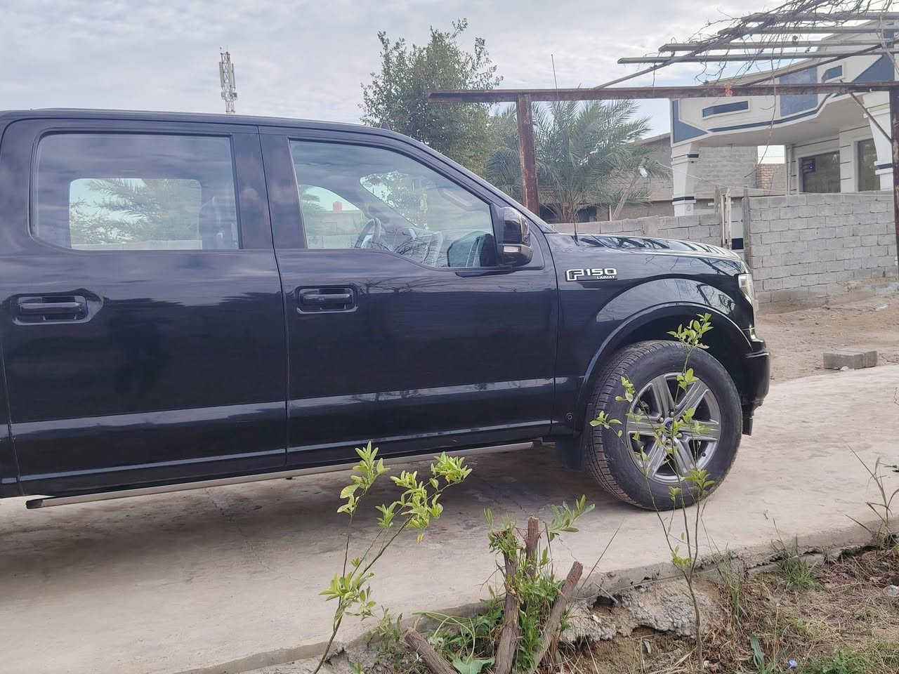 السلام عليكم سياره للبيع فورد F150 LARIAD 2019 
فول مواصفات  باقي تفاصيل بالفيديو  السعر 265
وترهم مراوس
تواصل خاص او ***********
