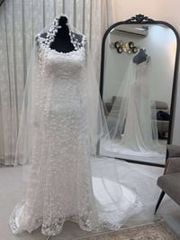 فستان عرسي • شغل يدوي • قياس ٤٢/٤٤