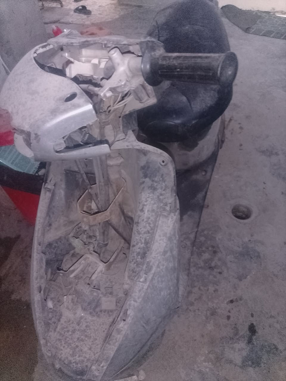 السلام عليكم
دراجات ثنين شغالات بس وحده نقصه فاكيوم
وحده نقصه عرموطه يعني مكايهن شغالات 
ثنين ب250 قفل 
مكاني مدينه الصدر 
***********
