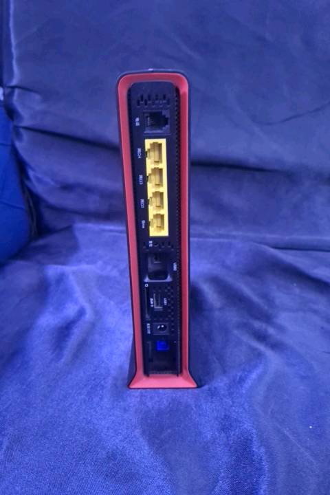 راوتر ضوئي نوع الحنين معروف قوته 
ميحتاج تحويله المكان بغداد الكرادة