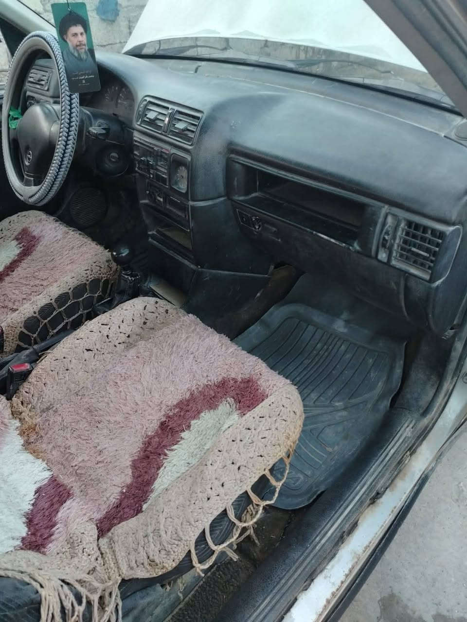 السلام عليكم ورحمة الله وبركاته سياره فيكترا للبيع كما موضح في الصوره سنويه أخضر حجم ١٦ شرط كير ومحرك بشرط السعر ٢٥ ورقة وبيه مجال للشراي للاستفسار(***********)
